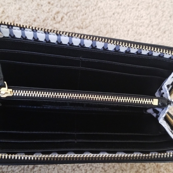 VERA BRADLEY Black Zippy Wallet - Picture 4 of 6